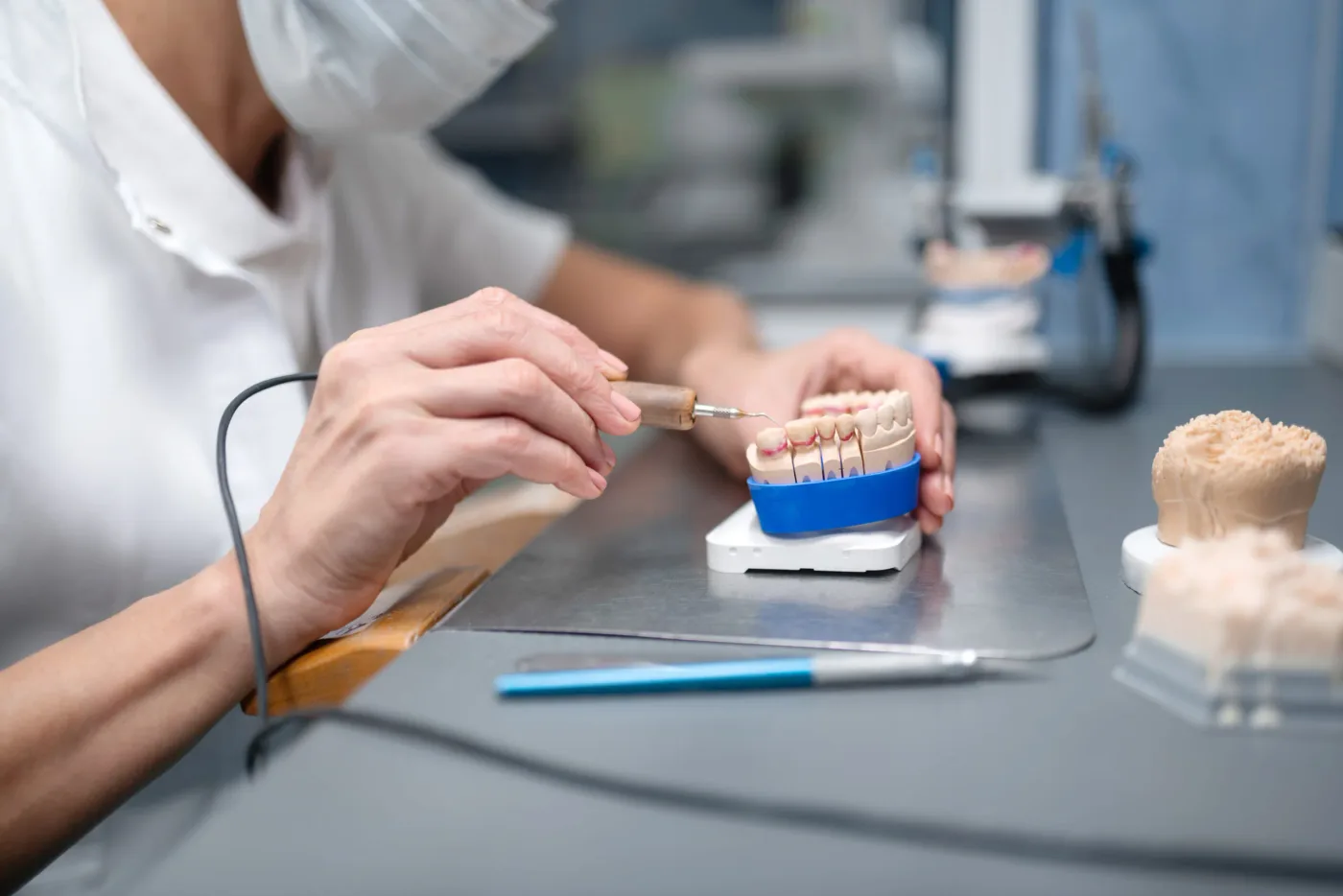 Cinci mituri despre implantul dentar! Care este de fapt realitatea? Dentetico explică